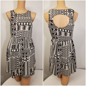 One Clothing Printed Dress w/Open Back Size Small